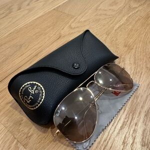 Ray-Ban Gold Frame Aviator Sunglasses